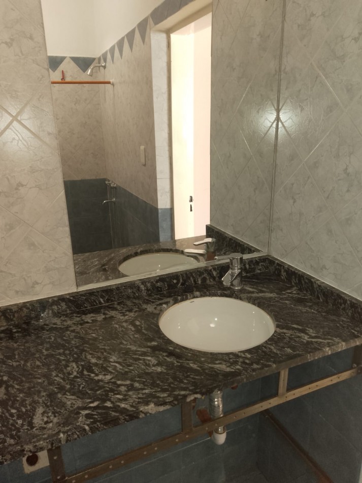 VILLA ADELA, IMPECABLE DEPARTAMENTO MONOAMBIENTE INTERNO.- 