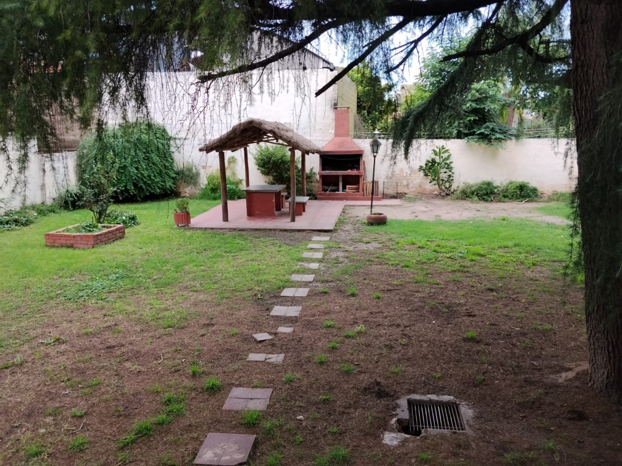 Los platanos departamento por escalera.-
