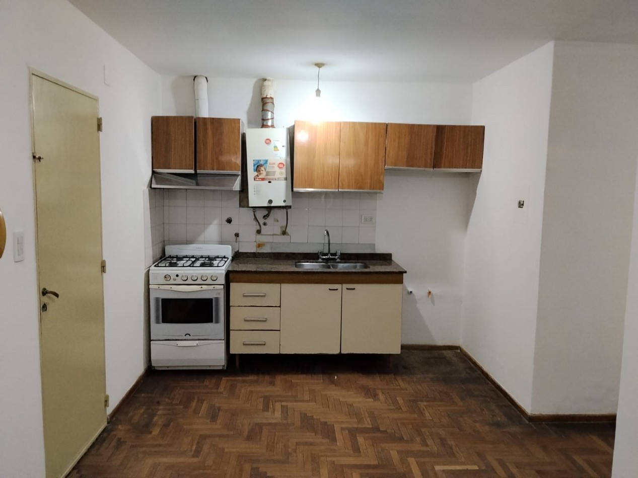 Los platanos departamento por escalera.-