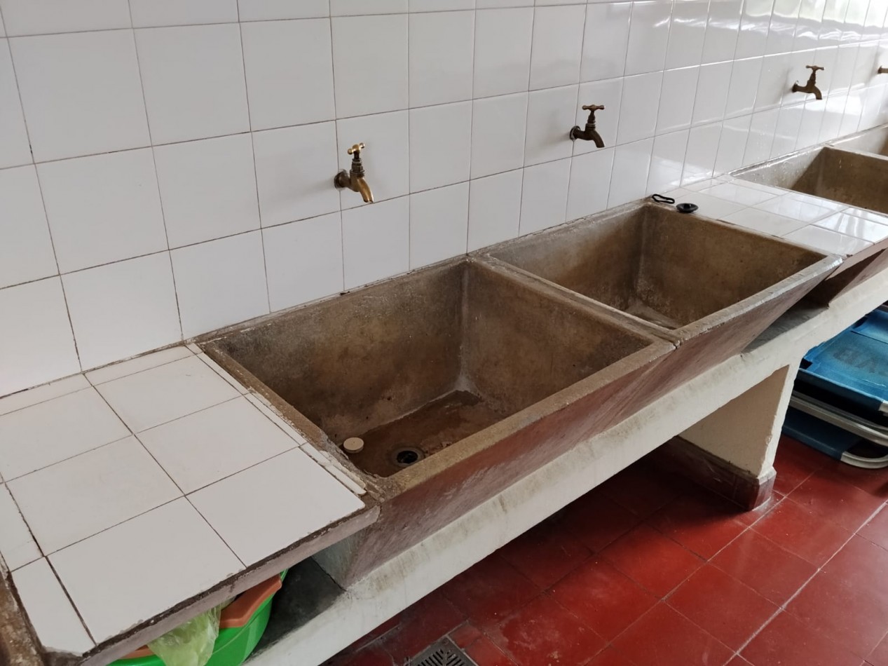 Los platanos departamento por escalera.-