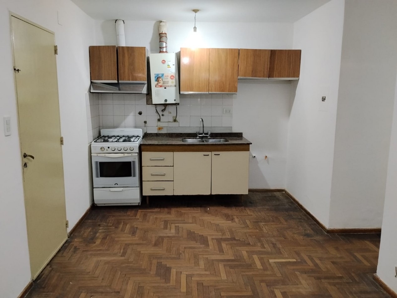 Los platanos departamento por escalera.-