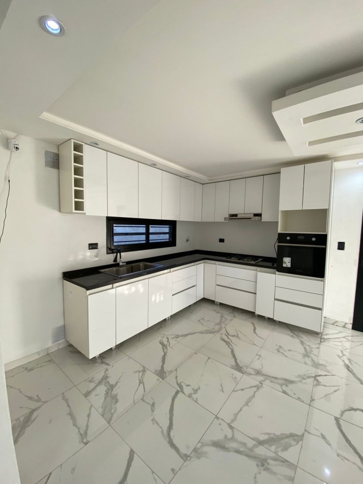BARRIO VILLA ADELA, SE ALQUILA HERMOSA PROPIEDAD NUEVA A ESTRENAR 
