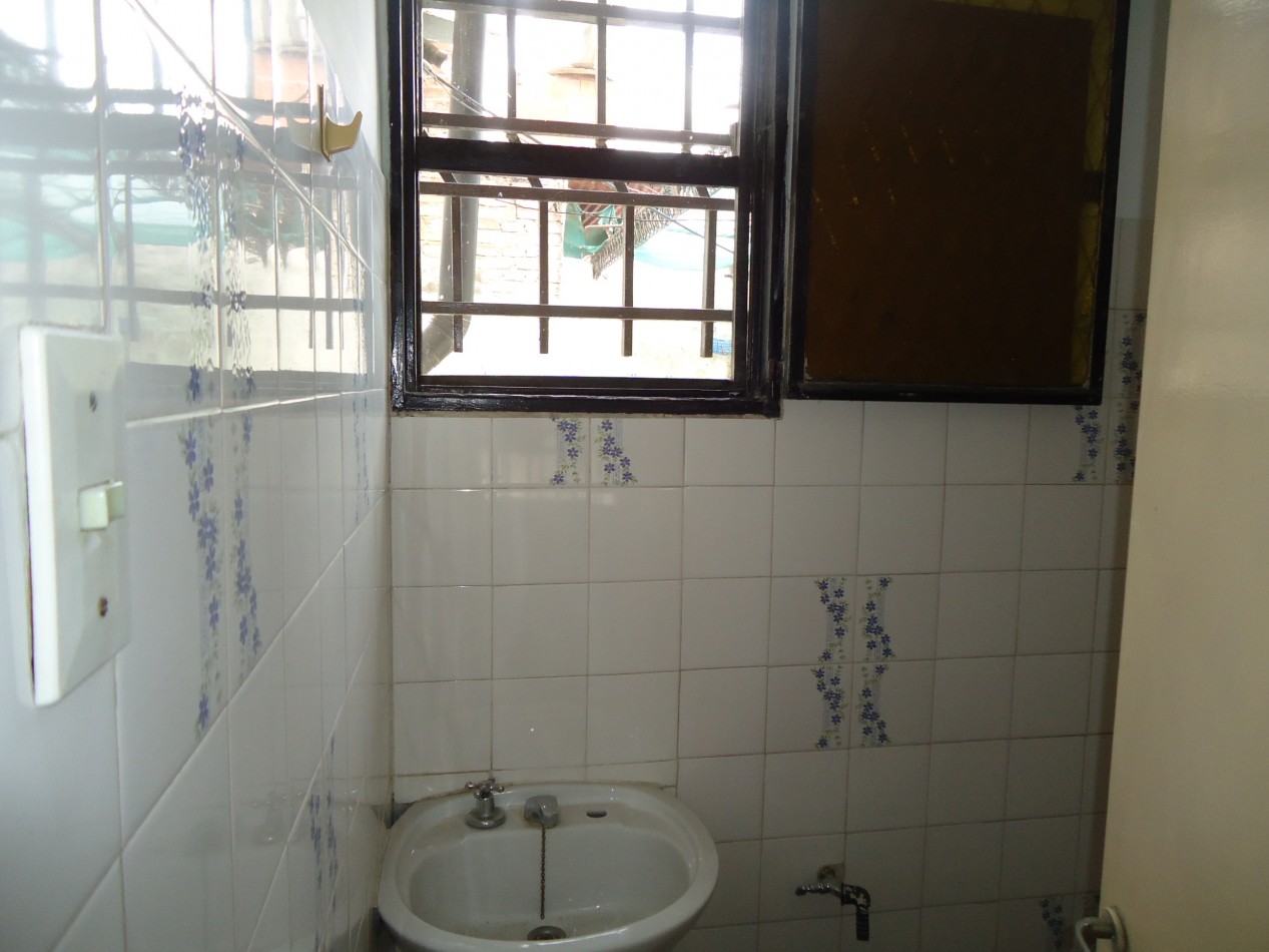 BARRIO ALTO ALBERDI, SE VENDE DEPARTAMENTO AMPLIO LUMINOSO CON PATIO