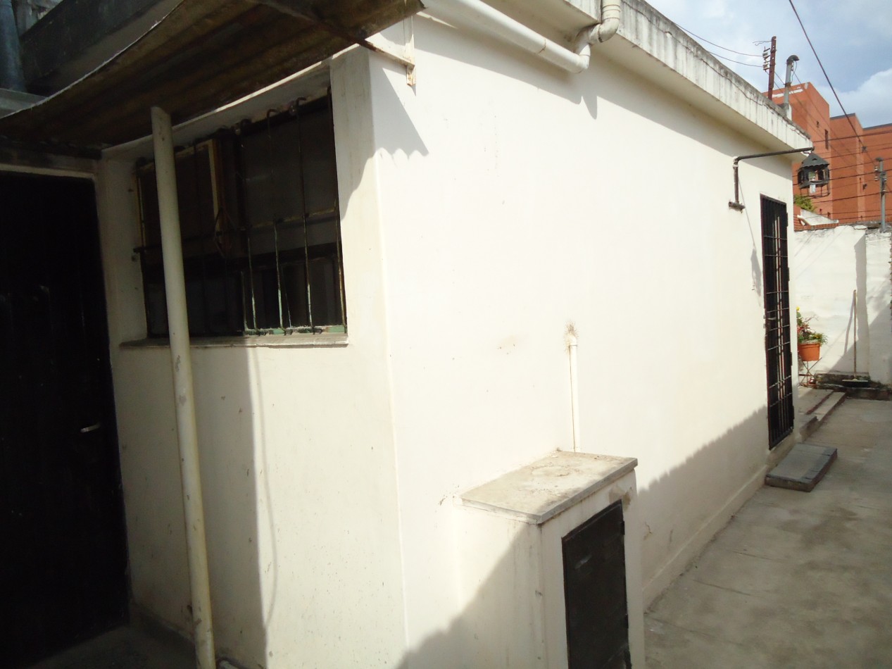 BARRIO ALTO ALBERDI, SE VENDE DEPARTAMENTO AMPLIO LUMINOSO CON PATIO