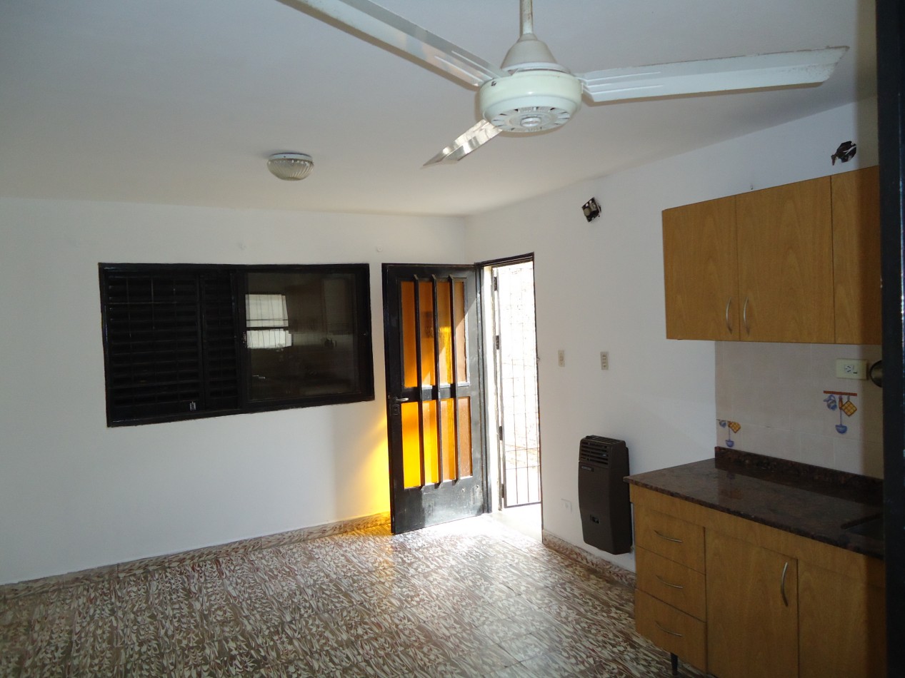BARRIO ALTO ALBERDI, SE VENDE DEPARTAMENTO AMPLIO LUMINOSO CON PATIO