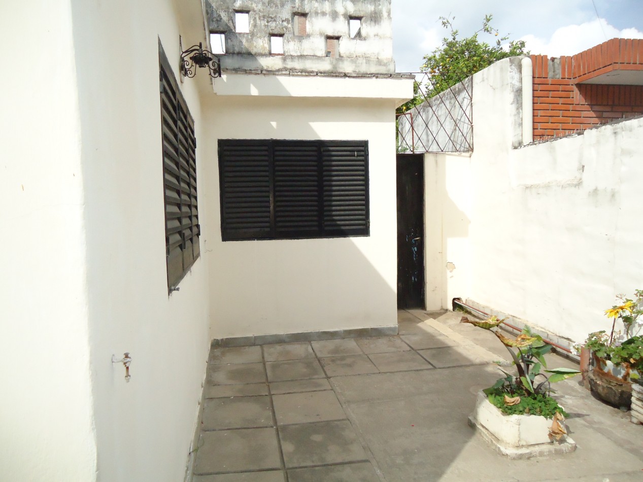 BARRIO ALTO ALBERDI, SE VENDE DEPARTAMENTO AMPLIO LUMINOSO CON PATIO