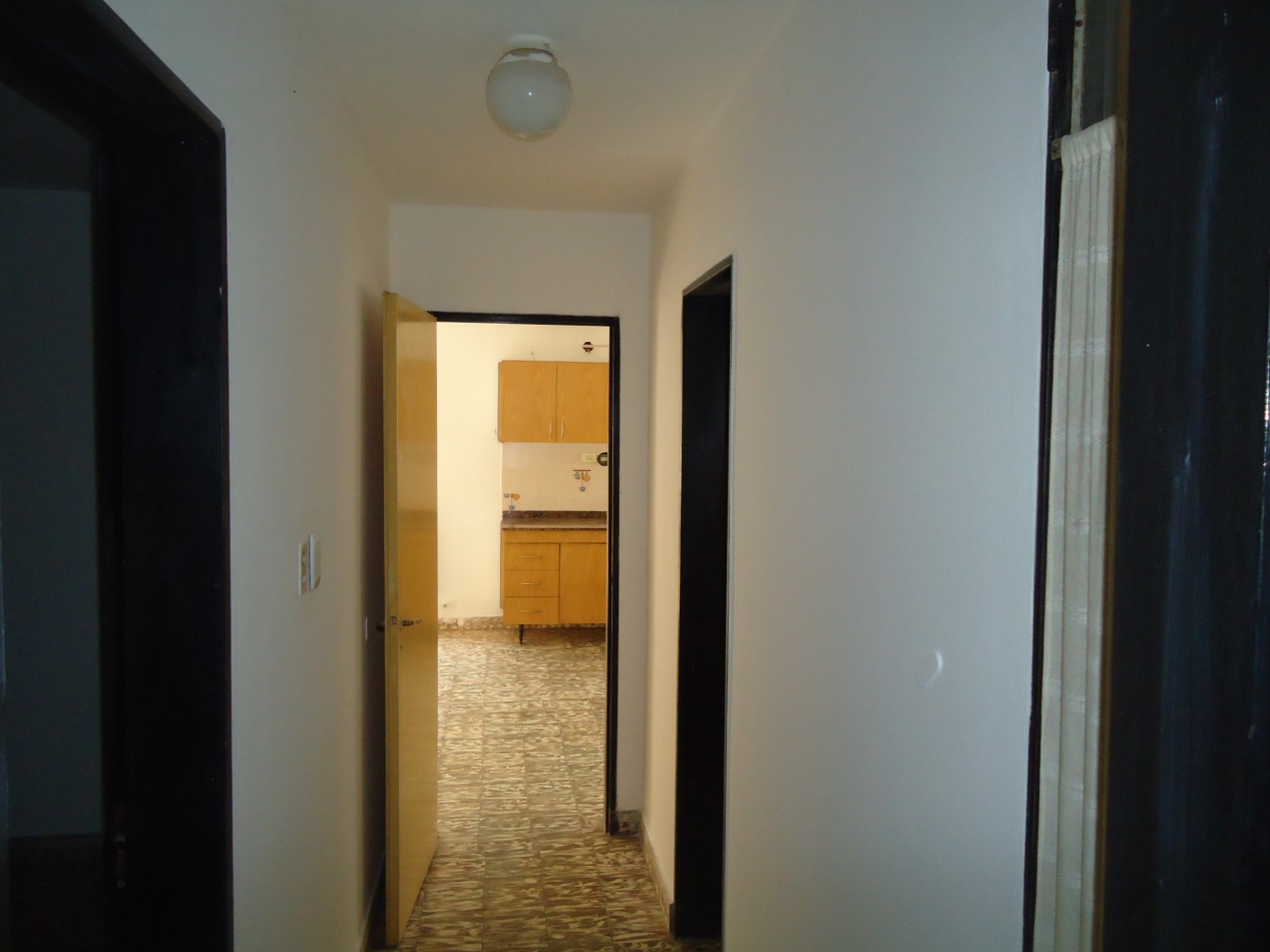 BARRIO ALTO ALBERDI, SE VENDE DEPARTAMENTO AMPLIO LUMINOSO CON PATIO