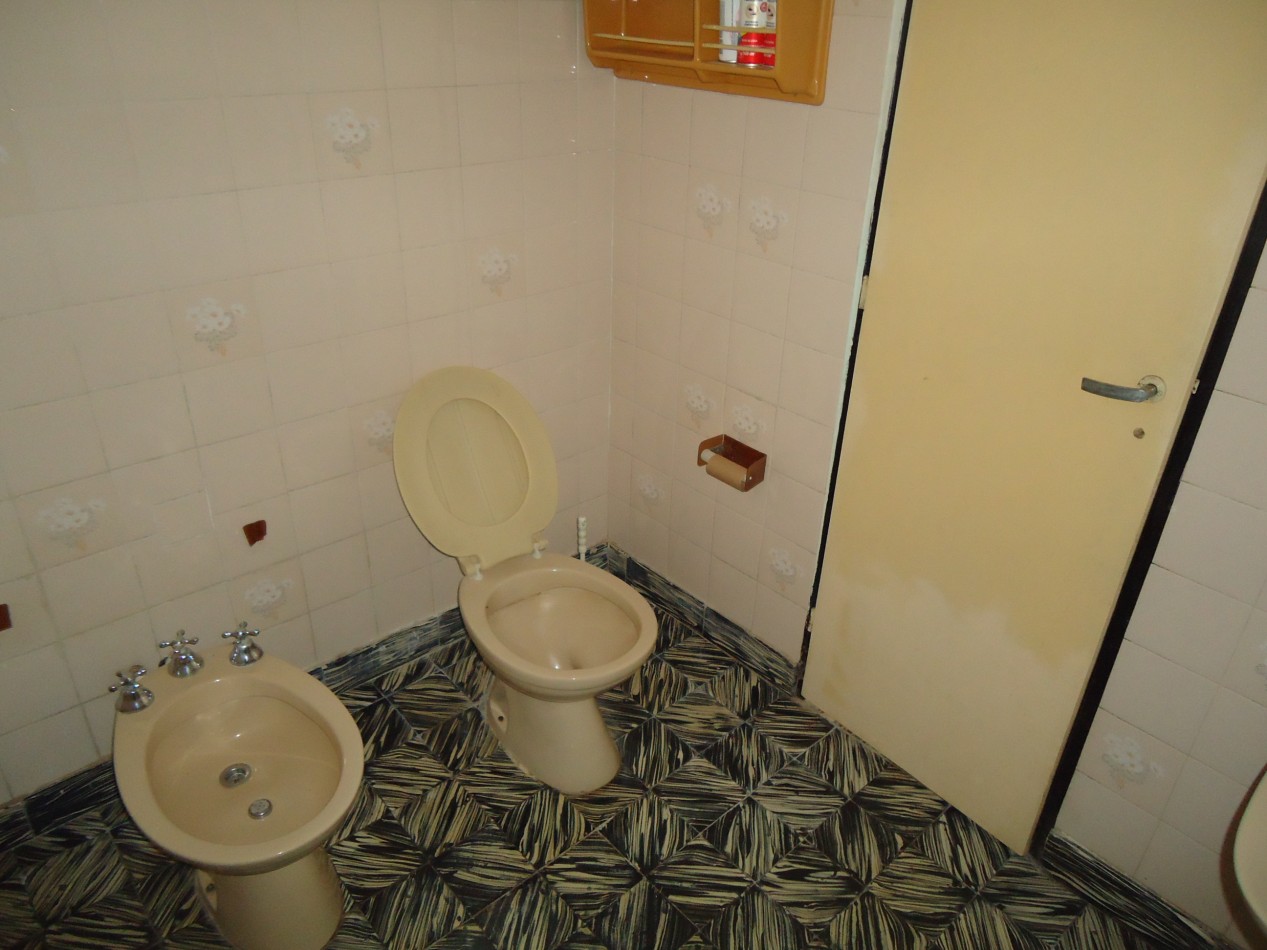 BARRIO ALTO ALBERDI, SE VENDE DEPARTAMENTO AMPLIO LUMINOSO CON PATIO