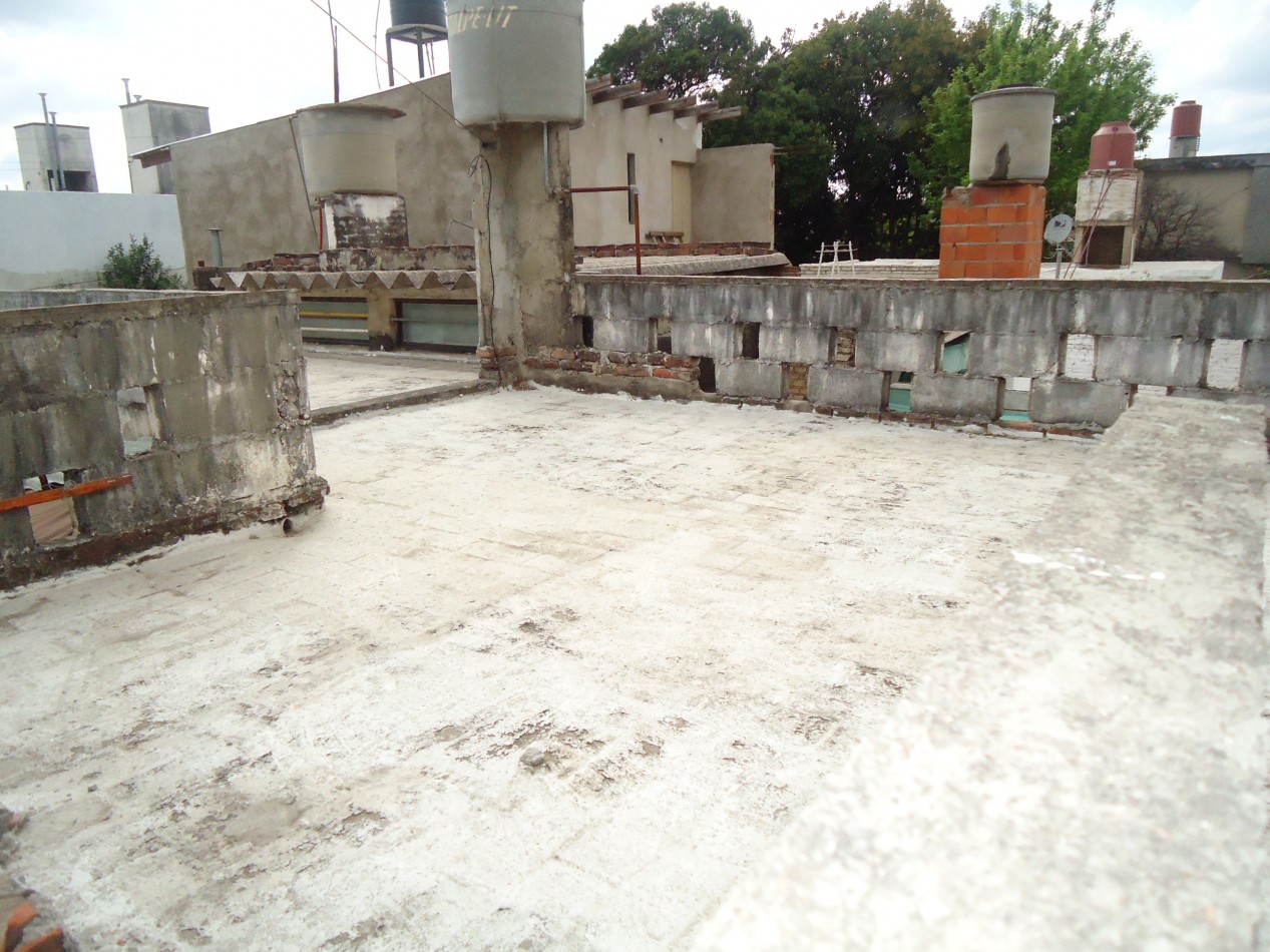 BARRIO ALTO ALBERDI, SE VENDE DEPARTAMENTO AMPLIO LUMINOSO CON PATIO