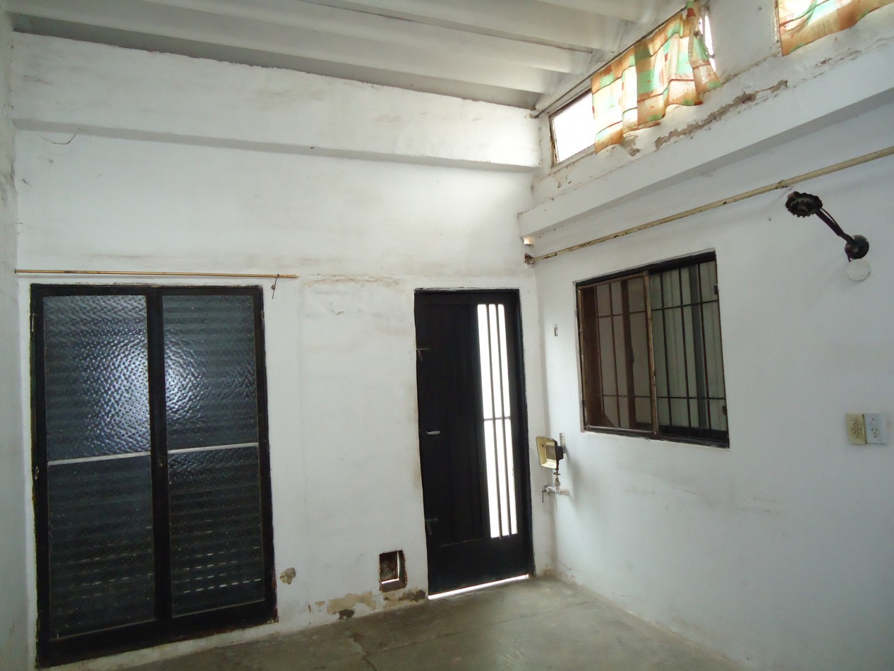 BARRIO ALTO ALBERDI, SE VENDE DEPARTAMENTO AMPLIO LUMINOSO CON PATIO