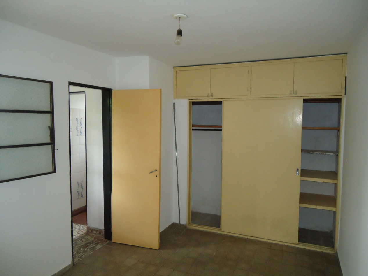 BARRIO ALTO ALBERDI, SE VENDE DEPARTAMENTO AMPLIO LUMINOSO CON PATIO
