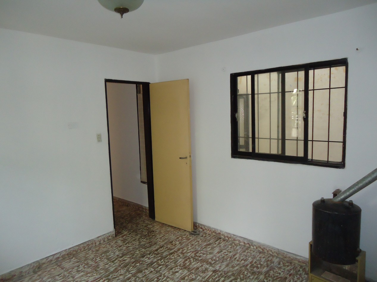 BARRIO ALTO ALBERDI, SE VENDE DEPARTAMENTO AMPLIO LUMINOSO CON PATIO