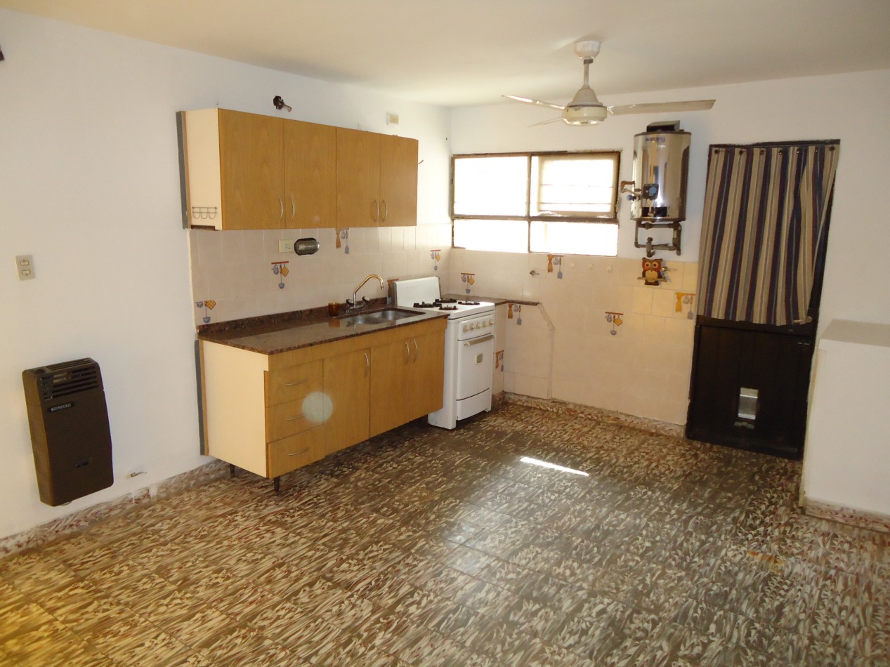 BARRIO ALTO ALBERDI, SE VENDE DEPARTAMENTO AMPLIO LUMINOSO CON PATIO