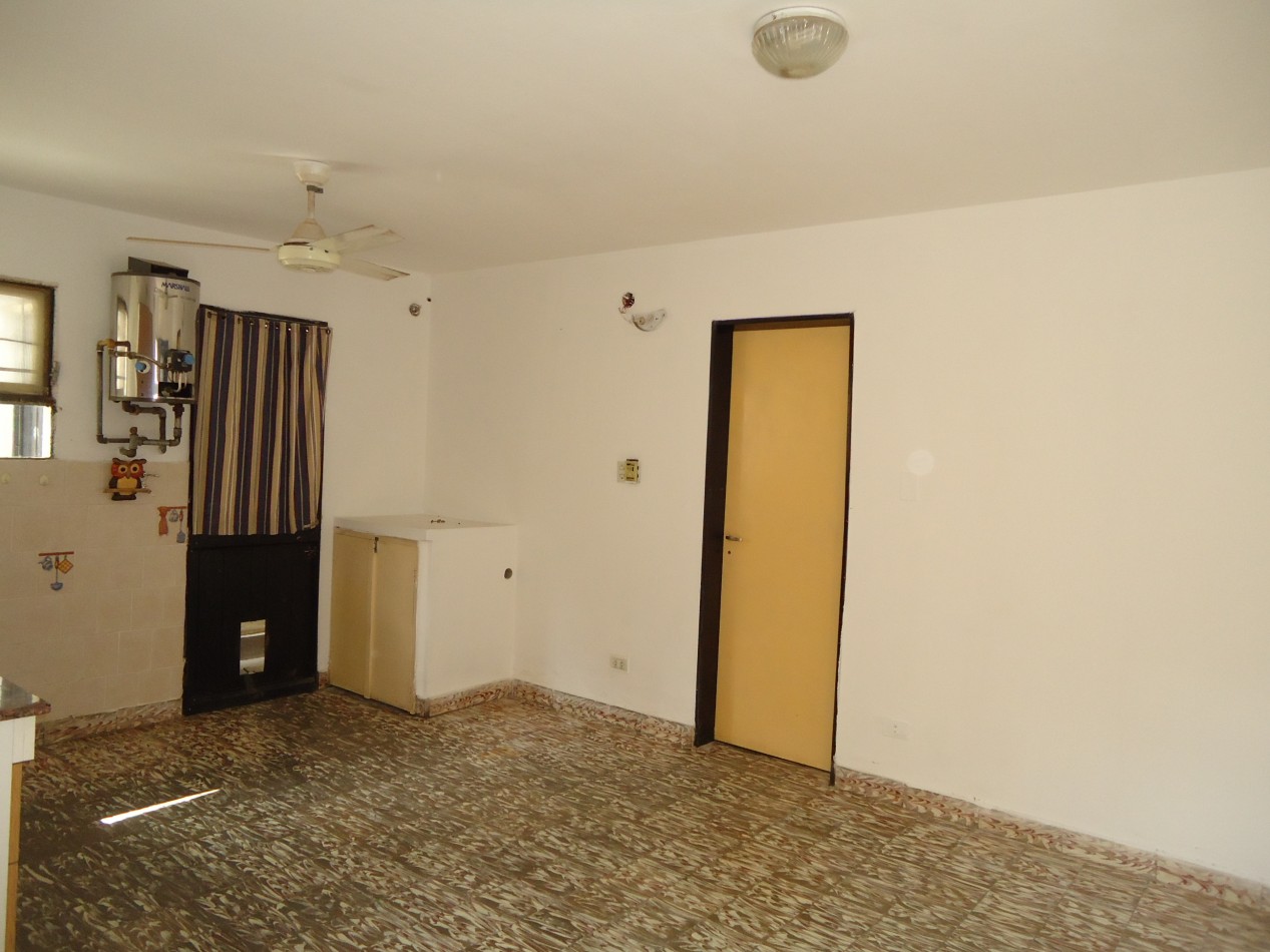 BARRIO ALTO ALBERDI, SE VENDE DEPARTAMENTO AMPLIO LUMINOSO CON PATIO
