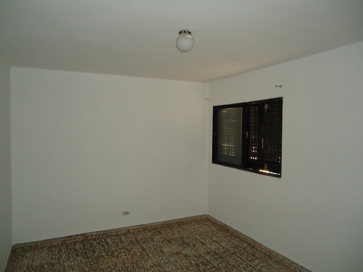 BARRIO ALTO ALBERDI, SE VENDE DEPARTAMENTO AMPLIO LUMINOSO CON PATIO