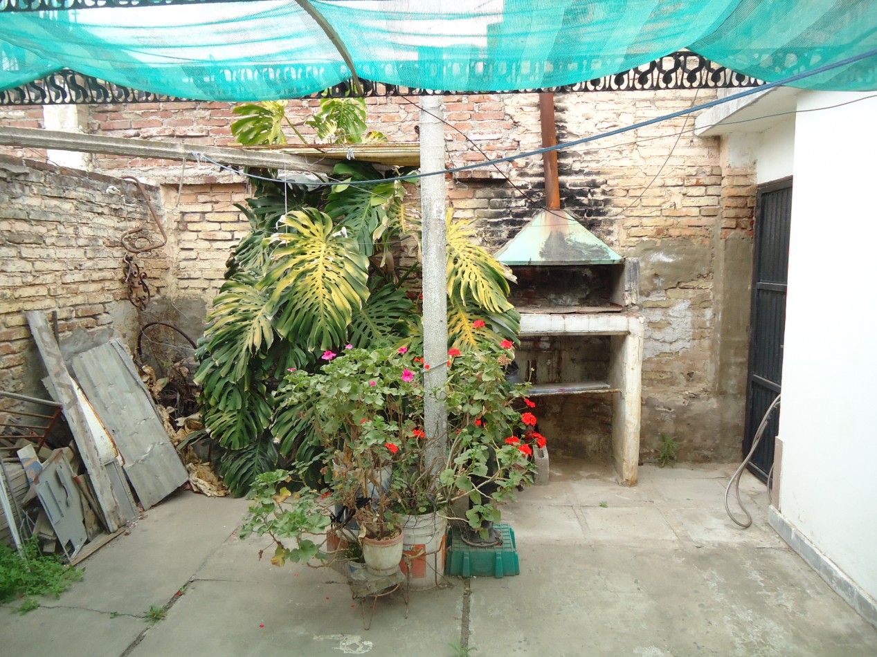 BARRIO ALTO ALBERDI, SE VENDE DEPARTAMENTO AMPLIO LUMINOSO CON PATIO