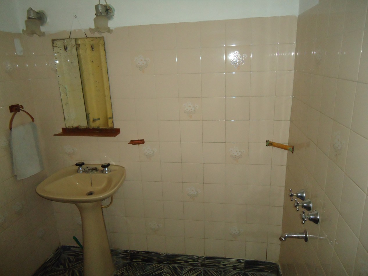 BARRIO ALTO ALBERDI, SE VENDE DEPARTAMENTO AMPLIO LUMINOSO CON PATIO