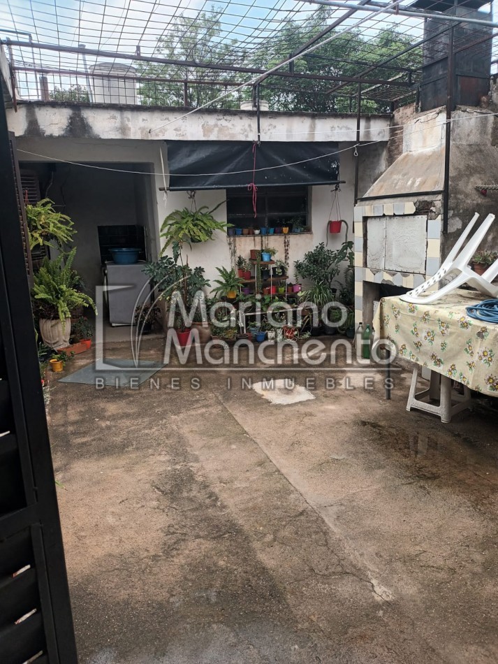 BARRIO VILLA ADELA, OPORTUNIDAD, CASA PARA LA VENTA ( APTA CREDITO CON PLANOS) 