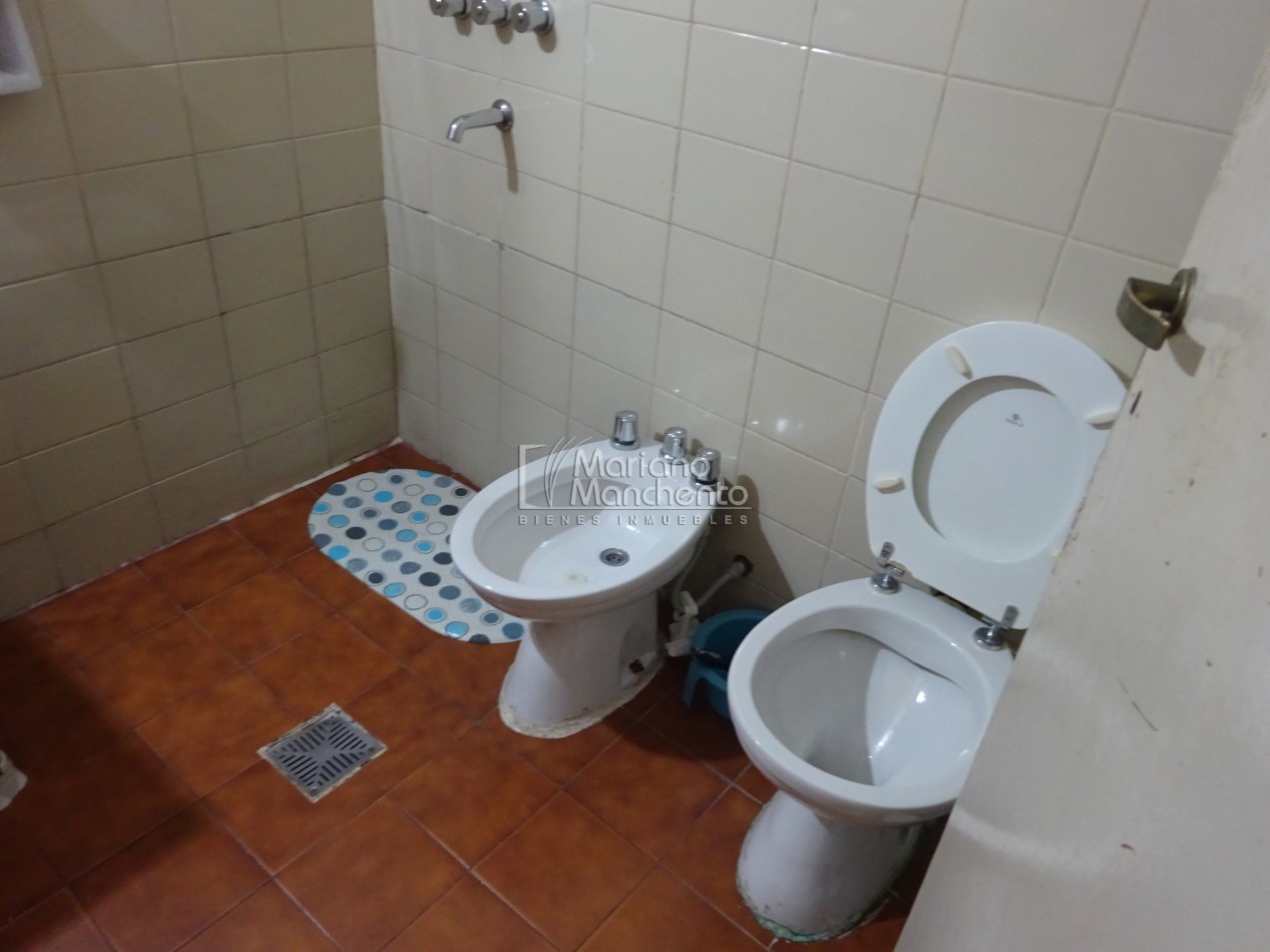 SE VENDE CASA CON DEPARTAMENTO EN BARRIO AMEGHINO SUR