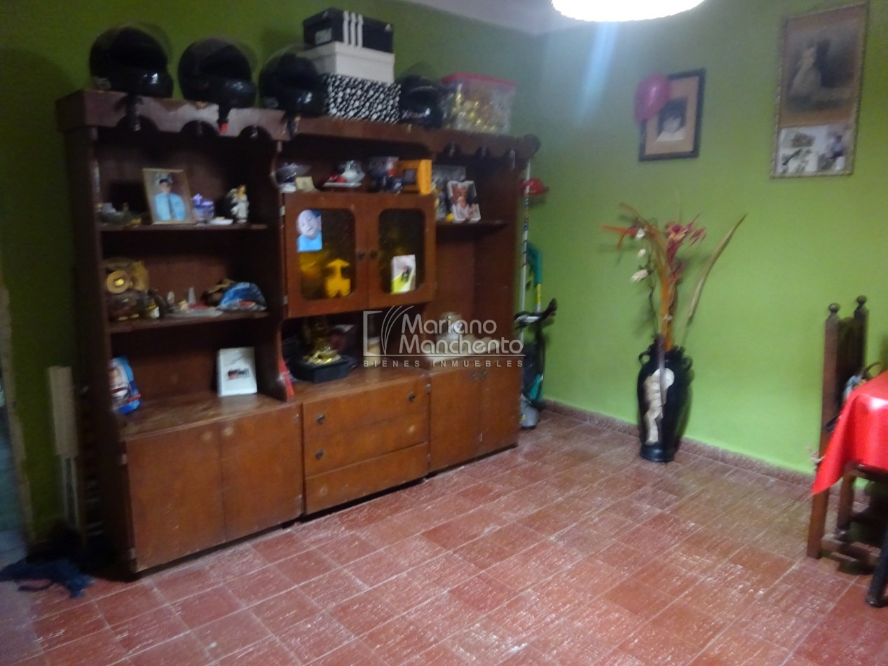 SE VENDE CASA CON DEPARTAMENTO EN BARRIO AMEGHINO SUR