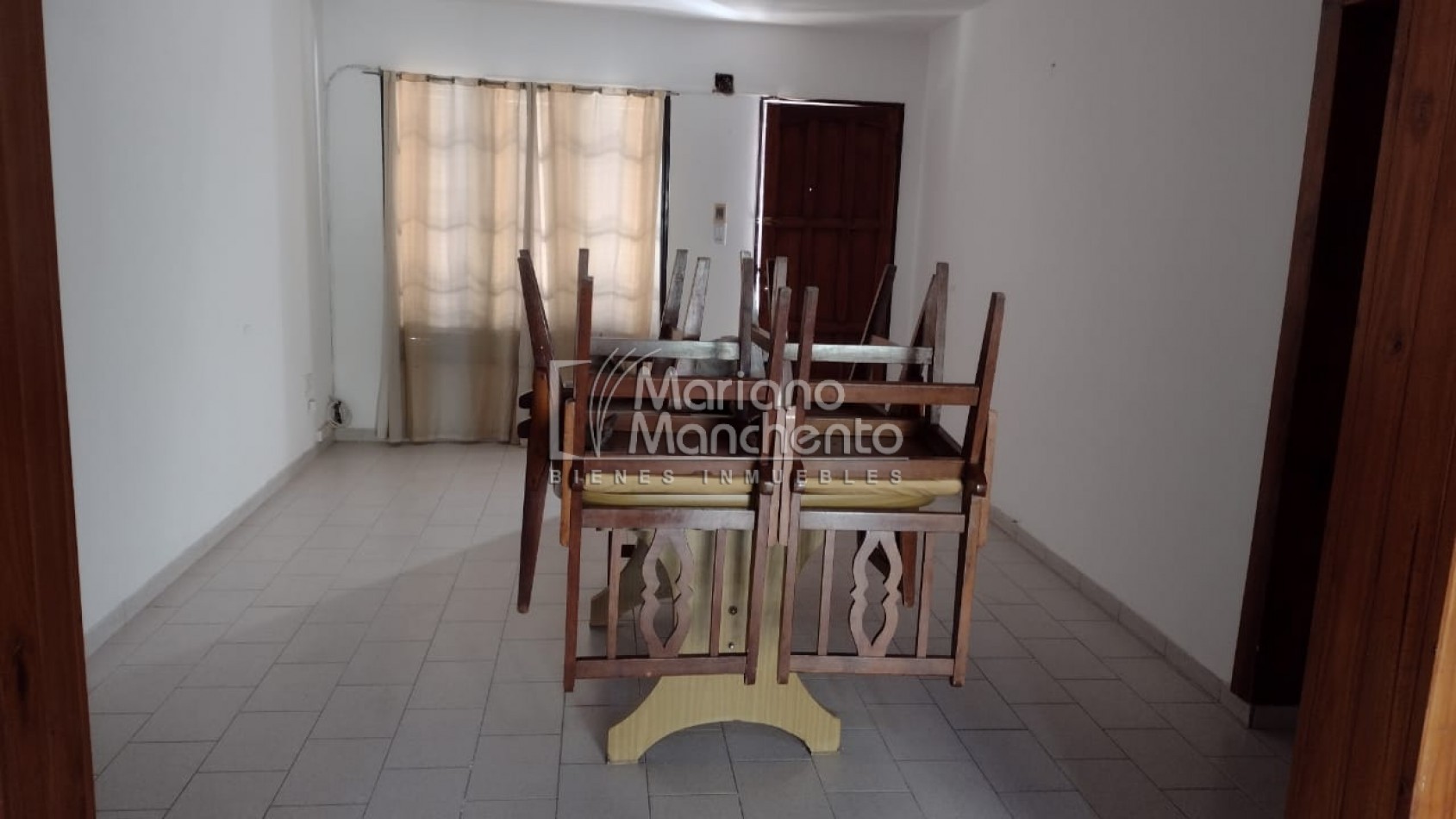 Excelente oportunidad, se vende casa en Barrio Estacion Flores. APPTA CREDITO CON PLANOS.- 