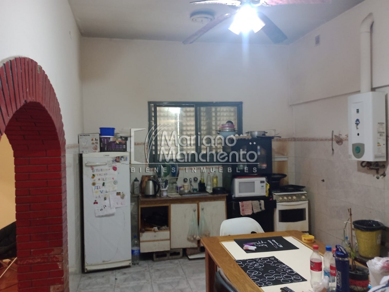 BARRIO SAN ROQUE, SE VENDE CASA CON DEPARTAMENTO, SOBRE CALLE PRINCIPAL DEL BARRIO