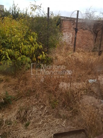 Barrio A.T.E., se vende casa amplia para reciclar