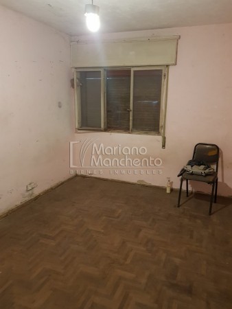 Barrio A.T.E., se vende casa amplia para reciclar