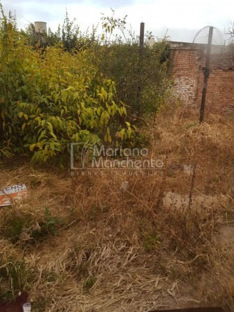 Barrio A.T.E., se vende casa amplia para reciclar