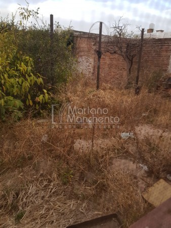 Barrio A.T.E., se vende casa amplia para reciclar