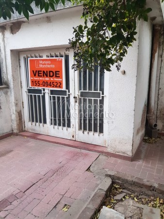 Barrio A.T.E., se vende casa amplia para reciclar
