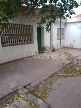 Barrio A.T.E., se vende casa amplia para reciclar