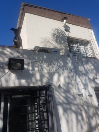Barrio Avenida, se vende excelente casa mas departamento 