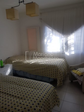 Barrio Avenida, se vende excelente casa mas departamento 