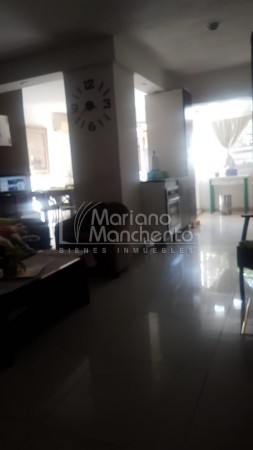 Barrio Avenida, se vende excelente casa mas departamento 