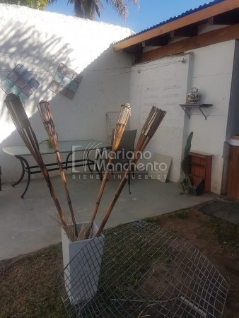 Barrio Avenida, se vende excelente casa mas departamento 
