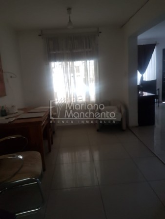 Barrio Avenida, se vende excelente casa mas departamento 