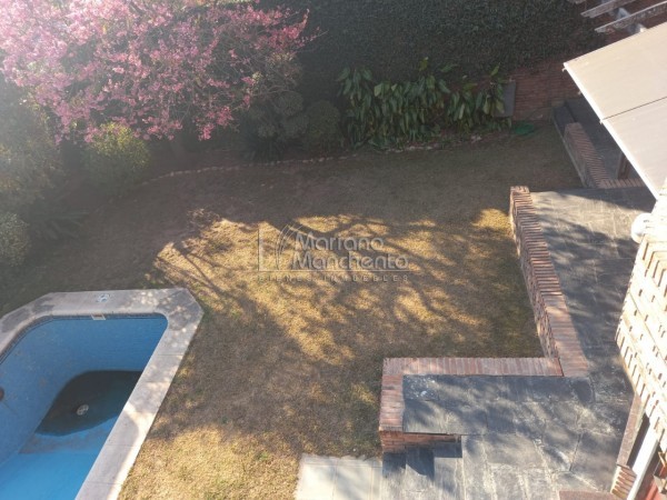 Bº Parque Chacabuco, excelente vivienda de categoría.-