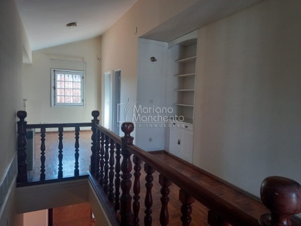 Bº Parque Chacabuco, excelente vivienda de categoría.-