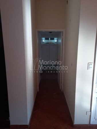 Bº Parque Chacabuco, excelente vivienda de categoría.-