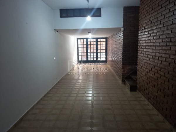 Bº Parque Chacabuco, excelente vivienda de categoría.-