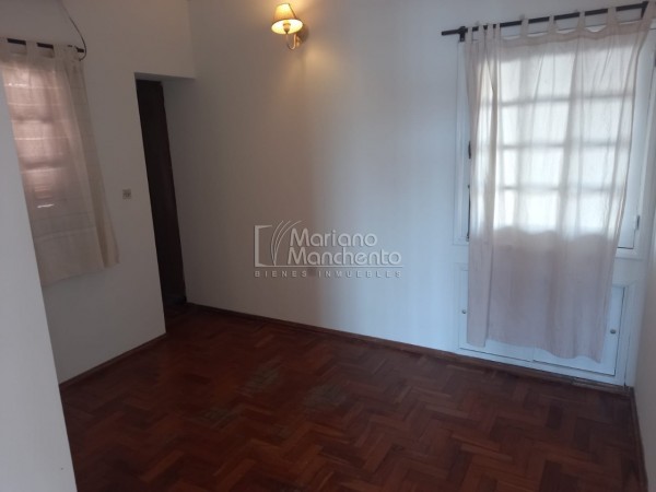 Bº Parque Chacabuco, excelente vivienda de categoría.-