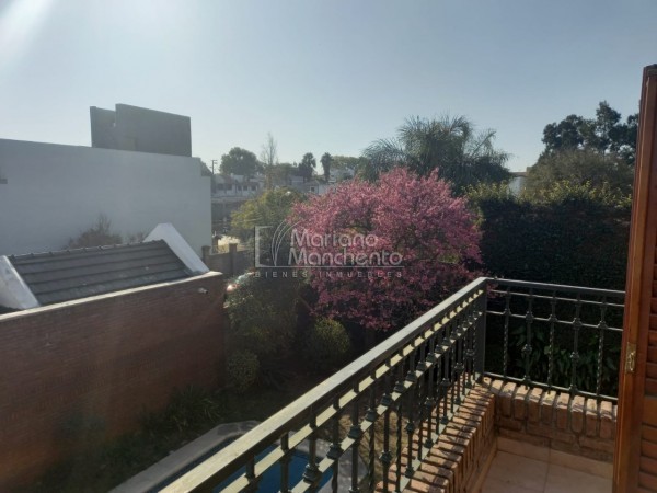 Bº Parque Chacabuco, excelente vivienda de categoría.-