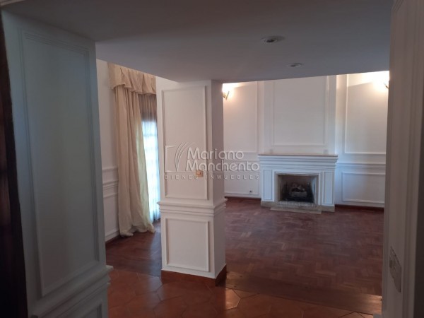 Bº Parque Chacabuco, excelente vivienda de categoría.-