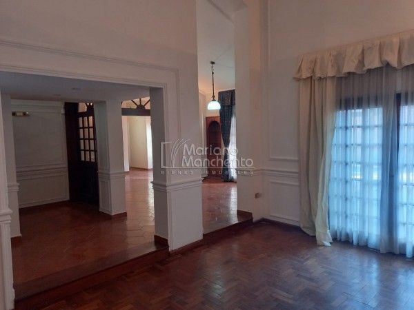 Bº Parque Chacabuco, excelente vivienda de categoría.-