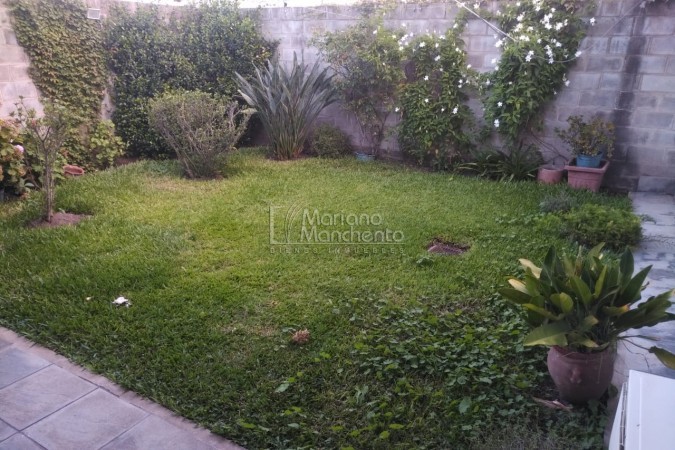 Excelente casa para la venta en Barrio Parque Capital, a metros del Club Barrio Parque