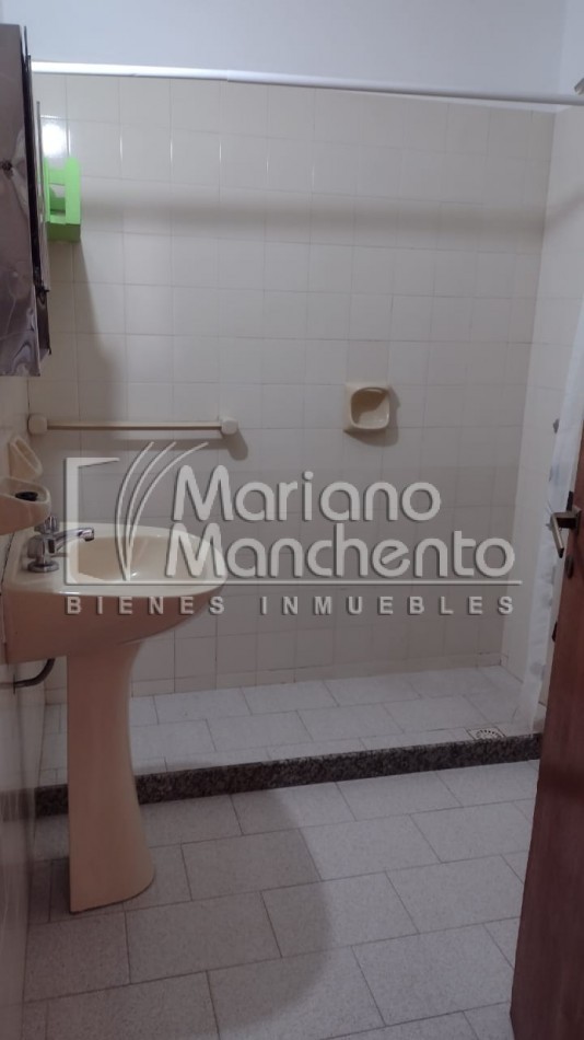 Excelente oportunidad, se vende casa en Barrio Estacion Flores. APPTA CREDITO CON PLANOS.- 