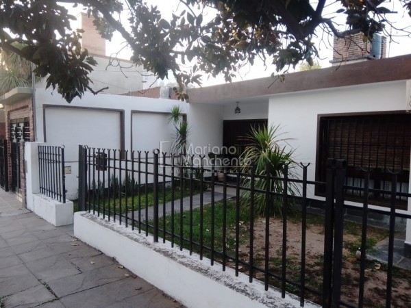 Se vende casa en Barrio Ameghino Sur.