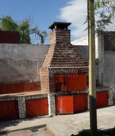 LOS PLATANOS, EXCELENTE VIVIENDA CON PILETA " SEÑADA" 