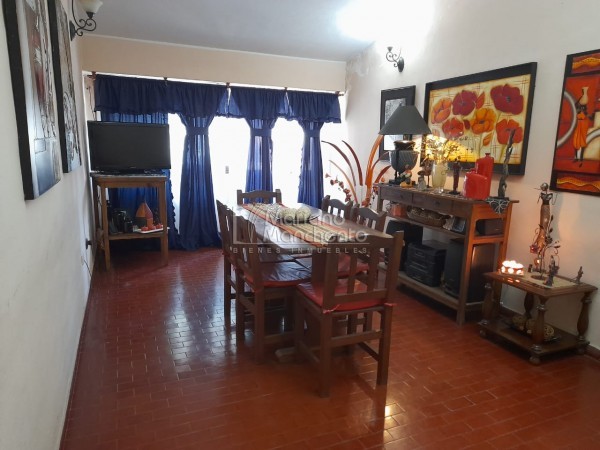 Se vende casa esquina en Barrio Rosedal Anexo